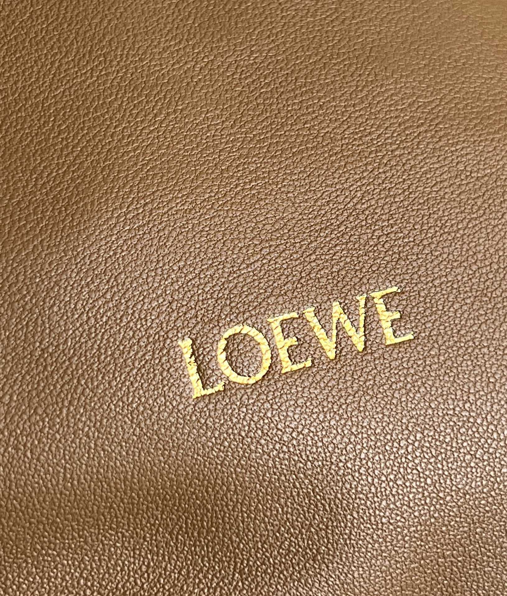 Loewe Medium Squeeze Bag in Mellow Nappa Lambskin Toffee